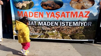Boyabat Belediye Meydanı'nda düzenlenen kitlesel maden protestosuna beklenmedik bir misafir