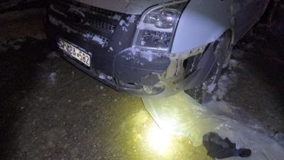 Boyabat'ta akşam saatlerinde başlayan kar yağışı, vatandaşları sokağa döktü. Kimileri