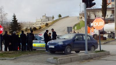 Boyabat'ta Saraydüzü ve Durağan kavşağında dikkatsizlik sonucu meydana gelen trafik