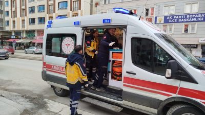 Boyabat ilçesinde yaya yolundan karşıya geçmekte olan yaya motosikletin çarpmasıyla