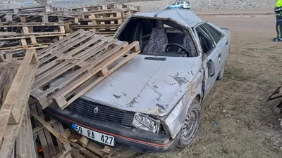 Sinop'un Boyabat ilçesinde, sürücüsünün direksiyon hakimiyetini kaybettiği otomobil kaza yaptı.