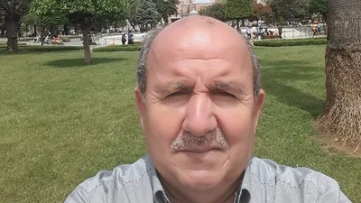 Daylı köyünden Merhum Satılmış Kavuncu'nun oğlu. Kavuncular beton sahibi Ergül