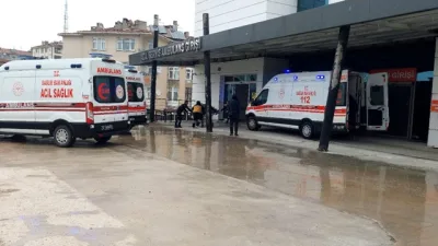 Boyabat'ı Ayancık'a bağlayan karayolunda meydana gelen trafik kazasında 4 kişi