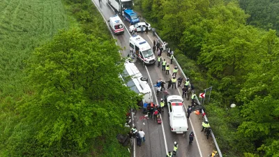  Öğrencileri taşıyan bir otobüs ile bir otomobilin çarpışması sonucu otobüs