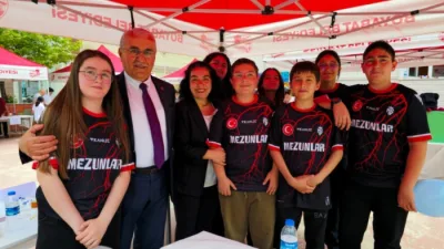 Boyabat Mektebim Koleji üçüncüsü düzenlenen Geleneksel Bilim Şenliği, öğrencilerin bilimsel