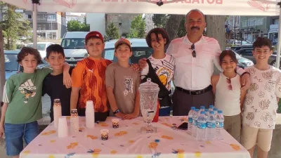 Boyabat'ta bayram coşkusu, bu yıl minik ellerin hazırladığı limonatalarla daha