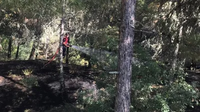 Boyabat Cemalettin Köyü baraj kenarında çıkan yangın, kısa sürede yakınlardaki