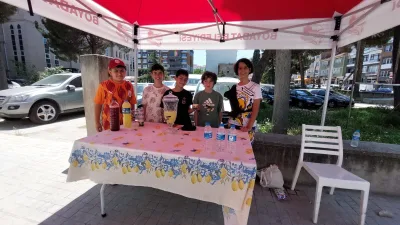 Limonatacı Afacanlar Boyabat'ta Serinletiyor Havaların ısınmasıyla birlikte Boyabat'ın sevimli limonatacı
