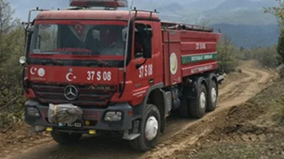 Sakarya'nın Taraklı ilçesinde başlayan ve rüzgarın etkisiyle Bilecik'e ulaşan orman
