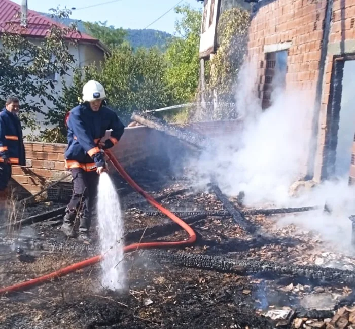 Boyabat ilçesi Karapürçek Köyü Damlıca mevkiinde çıkan ev yangını, hızlı