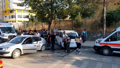 Boyabat Adnan Menderes Bulvarı'nda meydana gelen zincirleme trafik kazasında 3