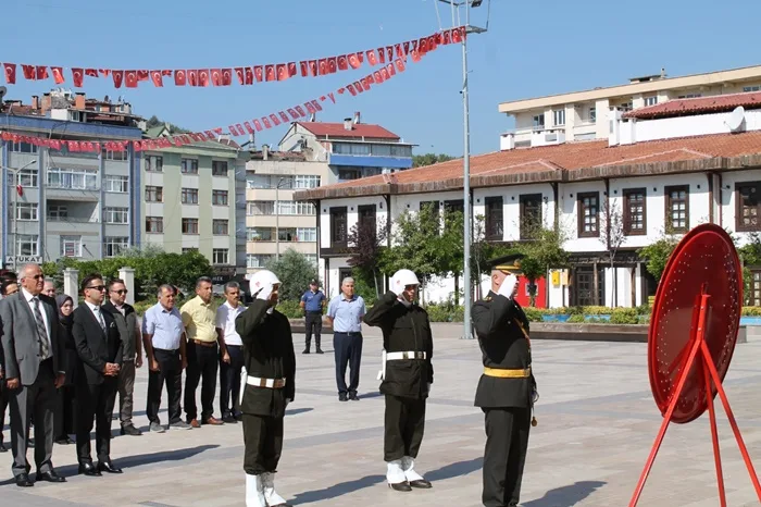 Boyabat ilçemizde  30 Ağustos Zafer Bayramı etkinlikler Hükümet Konağı önünde