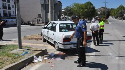 Boyabat'ta aydınlatma direğine çarpan otomobilde bir kişi üzerinde meydana gelen