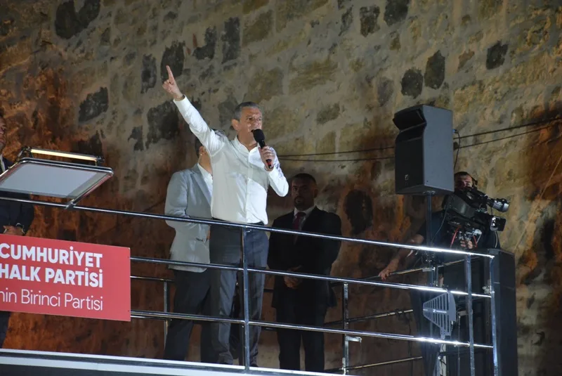 CHP’ye yönelik kuşatmaya itiraz eden binlerce vatandaş bugün Sinop İskele