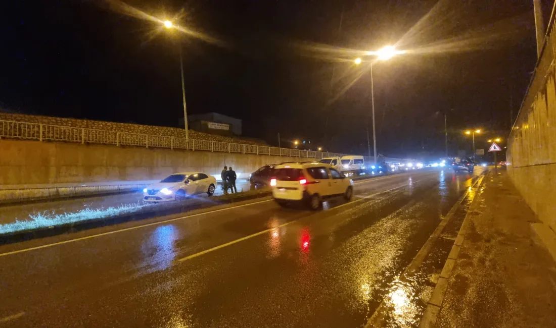 Sinop-Gerze karayolu üzerinde, akşam saatlerinde meydana gelen trafik kazasında bir