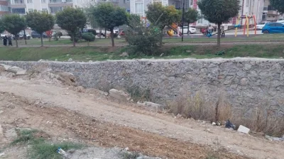 Boyabat'ta yürekleri ağza getiren bir kaza yaşandı. Parkta oynayan küçük
