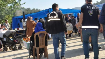 Boyabat İlçe Emniyet Müdürlüğü, panayır alanının her köşesinde vatandaşların kendini
