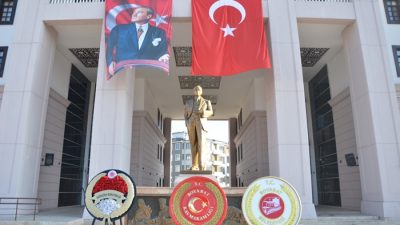 


 Türkiye Cumhuriyeti'nin kurucusu, Ulu Önder Gazi Mustafa Kemal Atatürk, ebediyete
