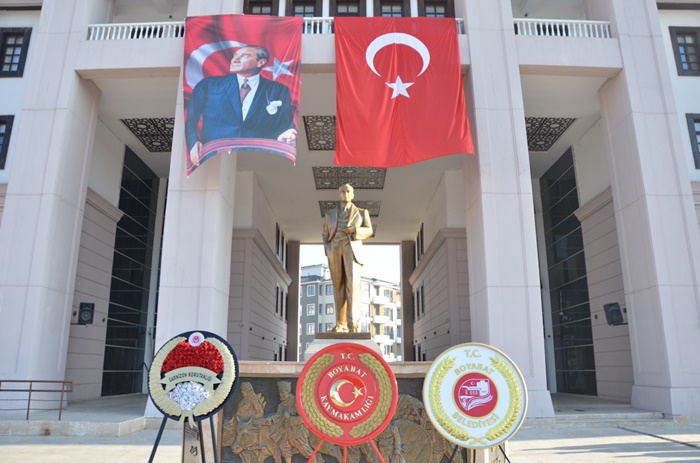 


 Türkiye Cumhuriyeti'nin kurucusu, Ulu Önder Gazi Mustafa Kemal Atatürk, ebediyete