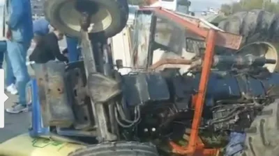Sinop'un Taşmanlı köyü mevkii, meydana gelen trafik kazasında 2 kişi