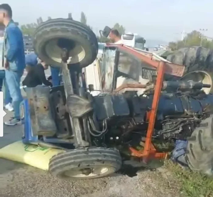 Sinop'un Taşmanlı köyü mevkii, meydana gelen trafik kazasında 2 kişi