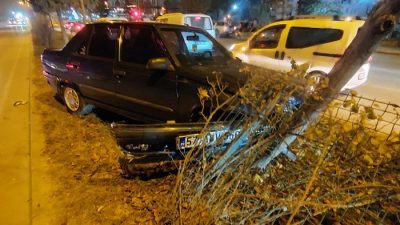 Boyabat Adnan Menderes Bulvarı’nda trafik ışıklarında meydana gelen kazada genç