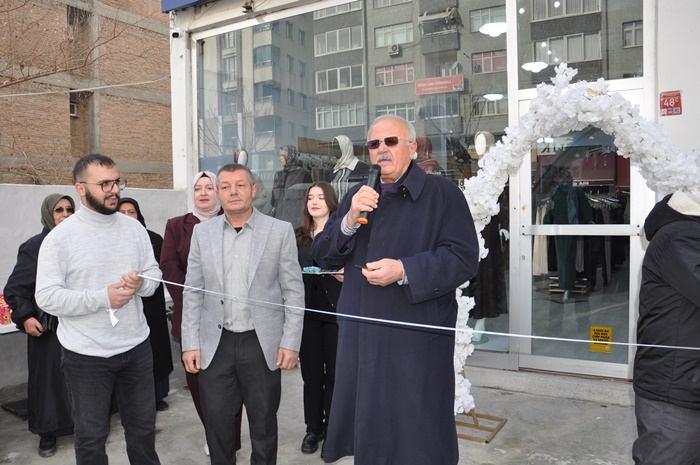 Boyabat’ta Eftal Giyim, Ev Tekstili ve Perde Mağazası açıldı. Açılışı