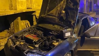 Sinop’un Ayancık ilçesinde Çayiçi Mahallesi Tümerkan Caddesi’nde park halindeki bir