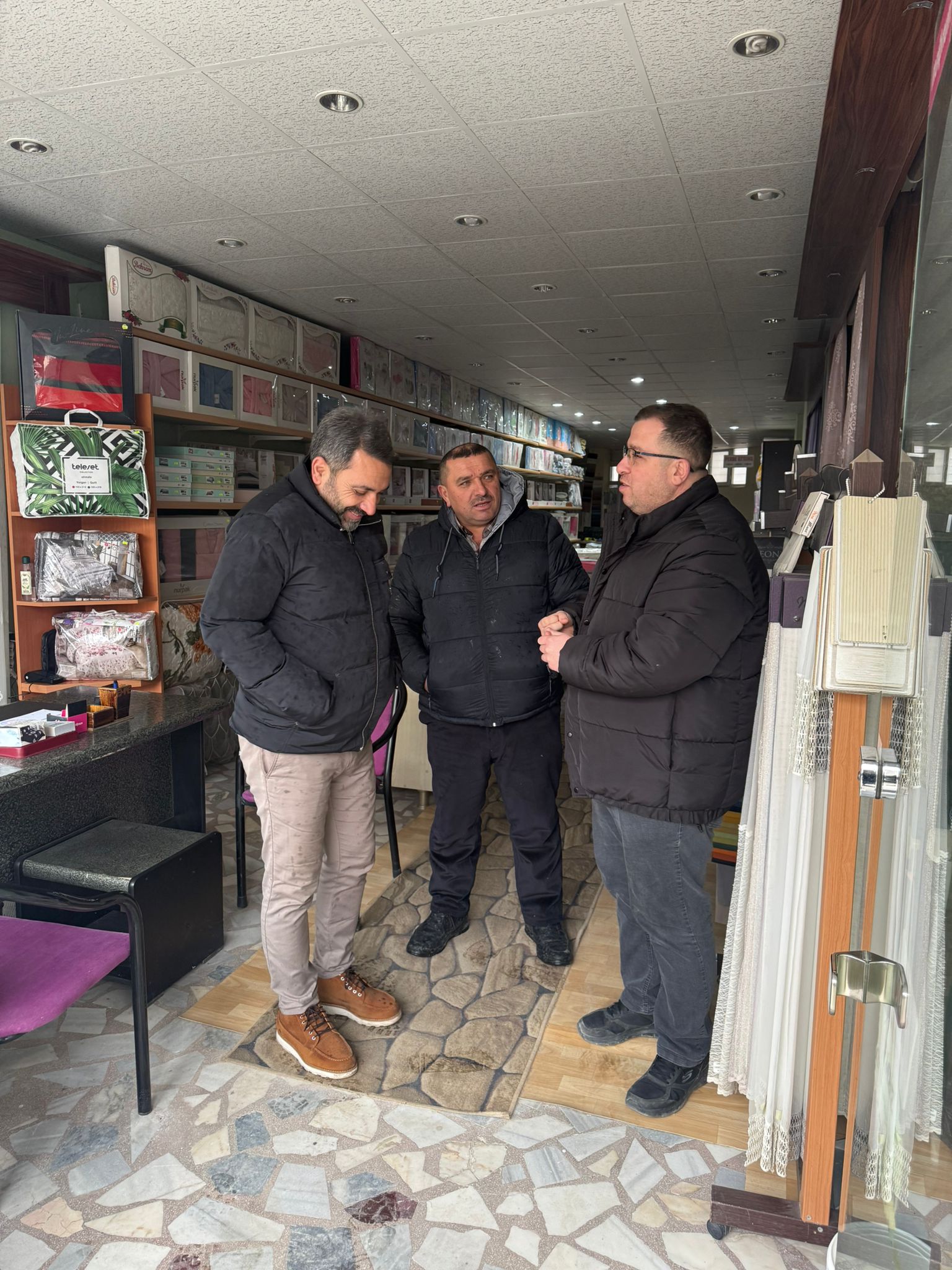 Hasan Bağcı, Boyabat pazar yeri esnaflarını yağmur ve çamur demeden