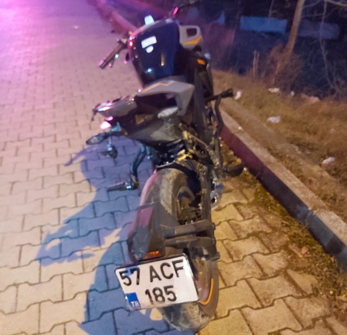 Yıldız Mahallesi Trafik Kazası Sonrası Yaralı Sürücü Hastaneye Kaldırıldı 4 sinop boyabat otomobil motosiklet kazasi789652361475