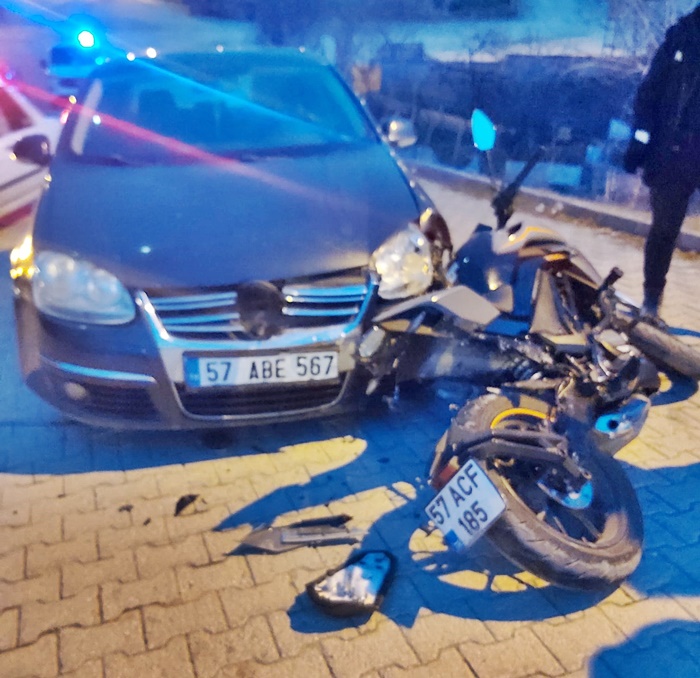Sinop Boyabat Yıldız Mahallesi’nde otomobil ve motosikletin çarpışması sonucu 1