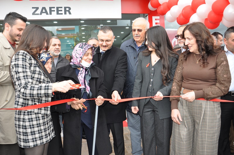 Boyabat’a Yeni Bir Eczane Daha Kazandırıldı Zafer Eczanesi Hizmete Açıldı 20 sinop Boyabat azfer eczanesi zafer eczanesi eczaneler eczacilarDSC 4926