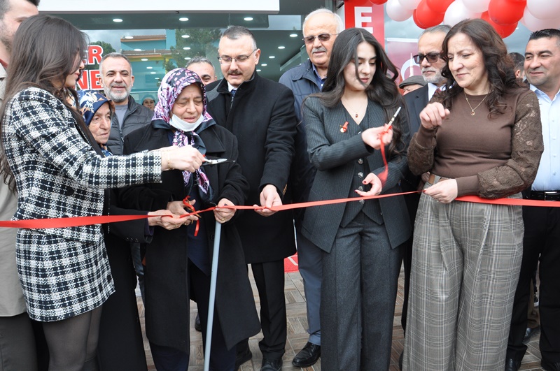 Boyabat’a Yeni Bir Eczane Daha Kazandırıldı Zafer Eczanesi Hizmete Açıldı 23 sinop Boyabat azfer eczanesi zafer eczanesi eczaneler eczacilarDSC 4931