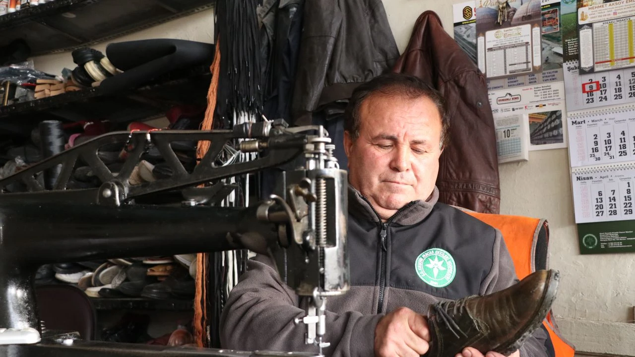 1995 yılında amcasının yanında çırak olarak mesleğe adım atan Kıyasettin