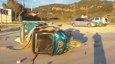 Boyabat Mezbaha bölgesinde korkutan kaza! Akşam saatlerinde meydana gelen trafik