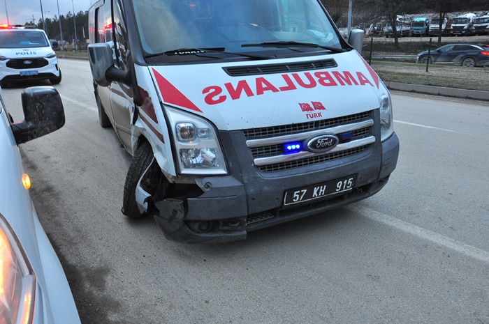 boyabat haber gazetes trafik kazasi ambulans kaza 2876789