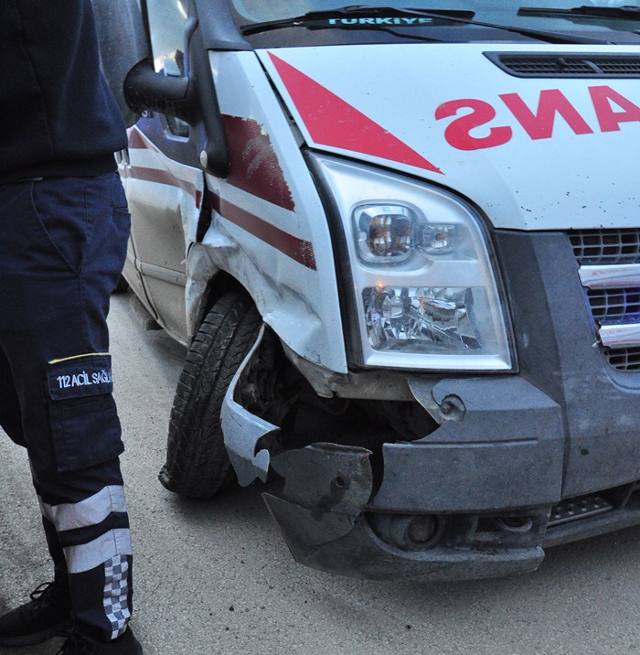boyabat haber gazetes trafik kazasi ambulans kaza 287678901