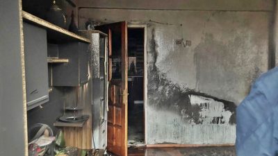 Boyabat Sarıağaç Köyü’nde akşam saatlerinde çıkan ev yangınında eşyalar tamamen