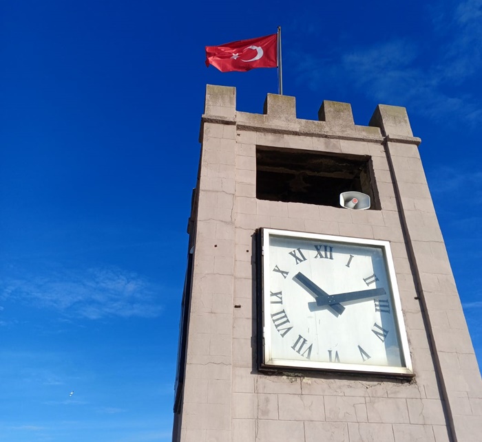 Sinop Belediyesi ekipleri, kent genelinde deforme olmuş, yıpranmış ve bozulmaya