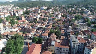 Türk-İslam kültüründe çarşı, sadece bir ticaret alanı değil; toplumsal etkileşimin,