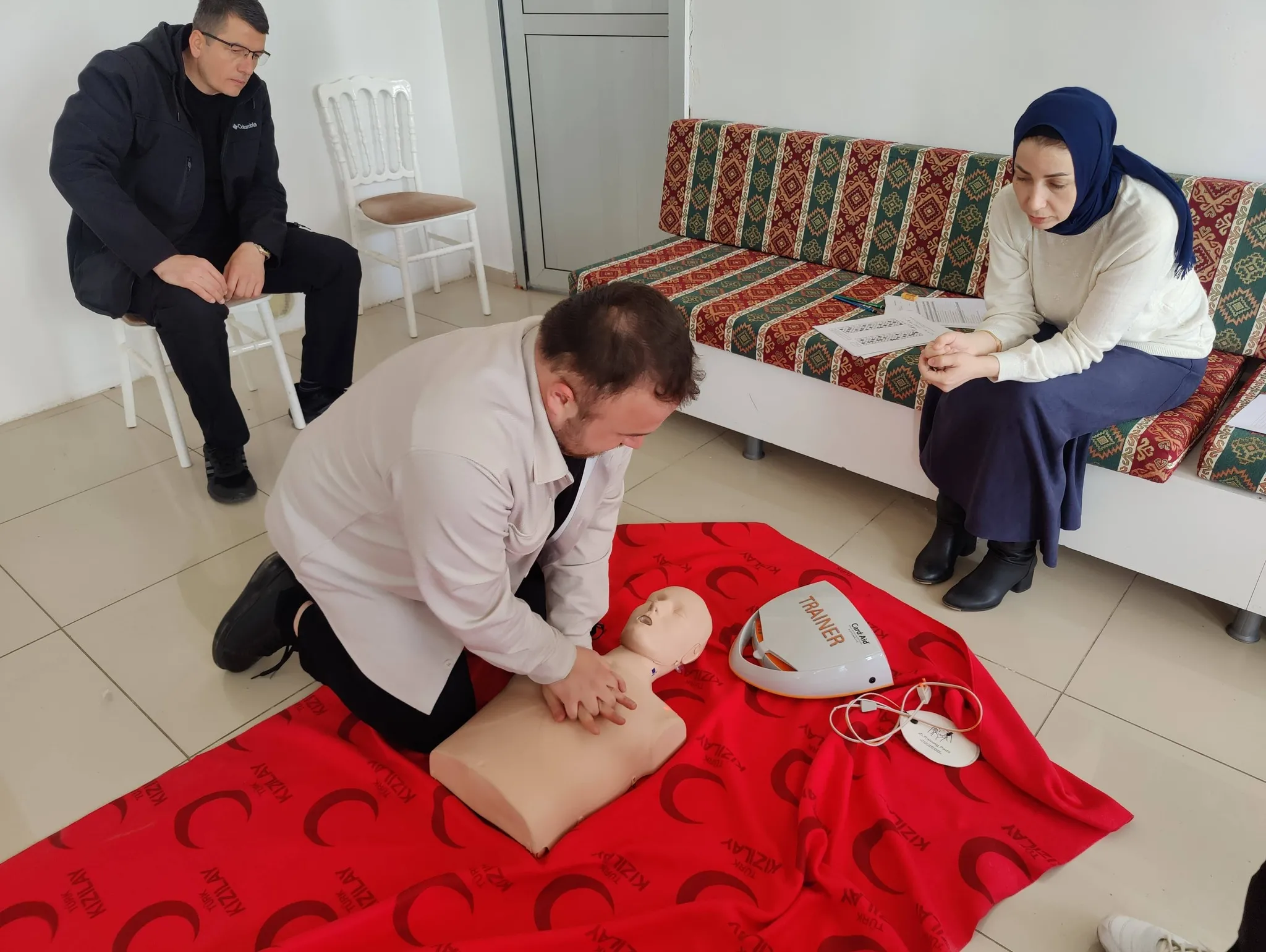 Boyabat'ta gönüllü arama kurtarma ekibi, Türk Kızılay desteğiyle ilk yardım