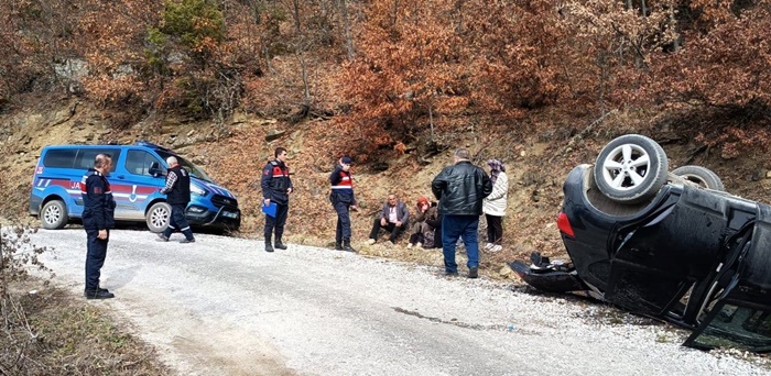 Sinop’un Durağan ilçesinde meydana gelen korkunç trafik kazasında bir araç