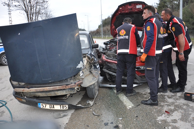 sinop boyabat itfaiye kavsak trafik kazasi12345678