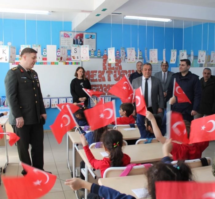 Boyabat’ta minik öğrenciler, Pençe-Kilit bölgesindeki