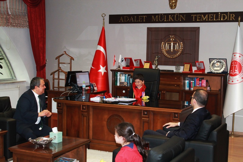 23 nisan cocuk bayrami bassavci koltuk devri ugur akin 34345678