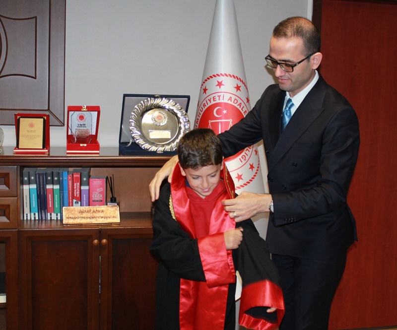 23 nisan cocuk bayrami bassavci koltuk devri ugur akin 343456789