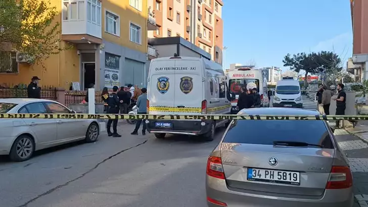 Bağlarbaşı Mahallesi Sülün Sokak’ta bulunan 4 katlı bir binanın giriş