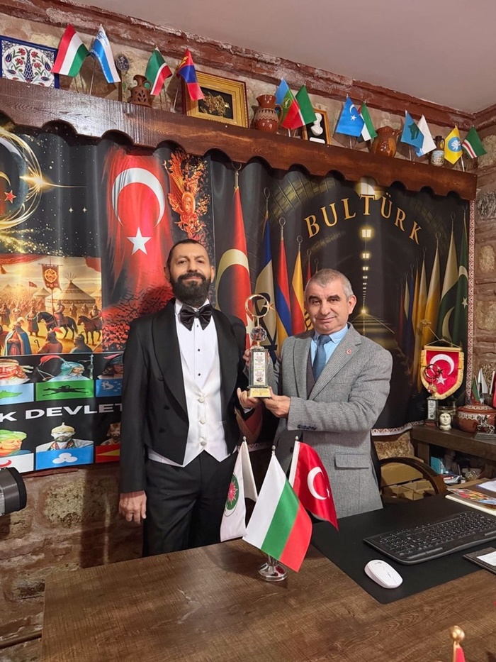 Uluslararası alanda birçok ödül kazanan Manaf, “Barış Psikolojisi” kitabı ve