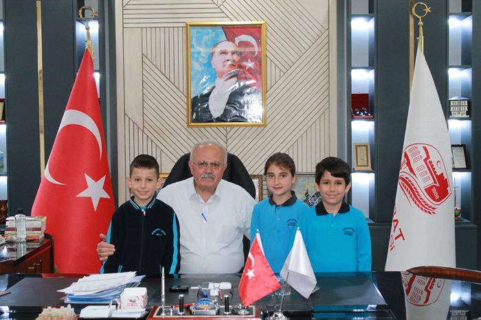 Boyabat Belediye Başkanlık Makamı Geleceğin Teminatı Çocuklara Emanet 23 Nisan