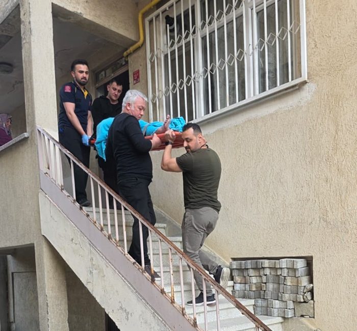 Boyabat Çamlıca Mahallesi’nde evinde düşerek hareketsiz kalan ve yerinden kalkamayan